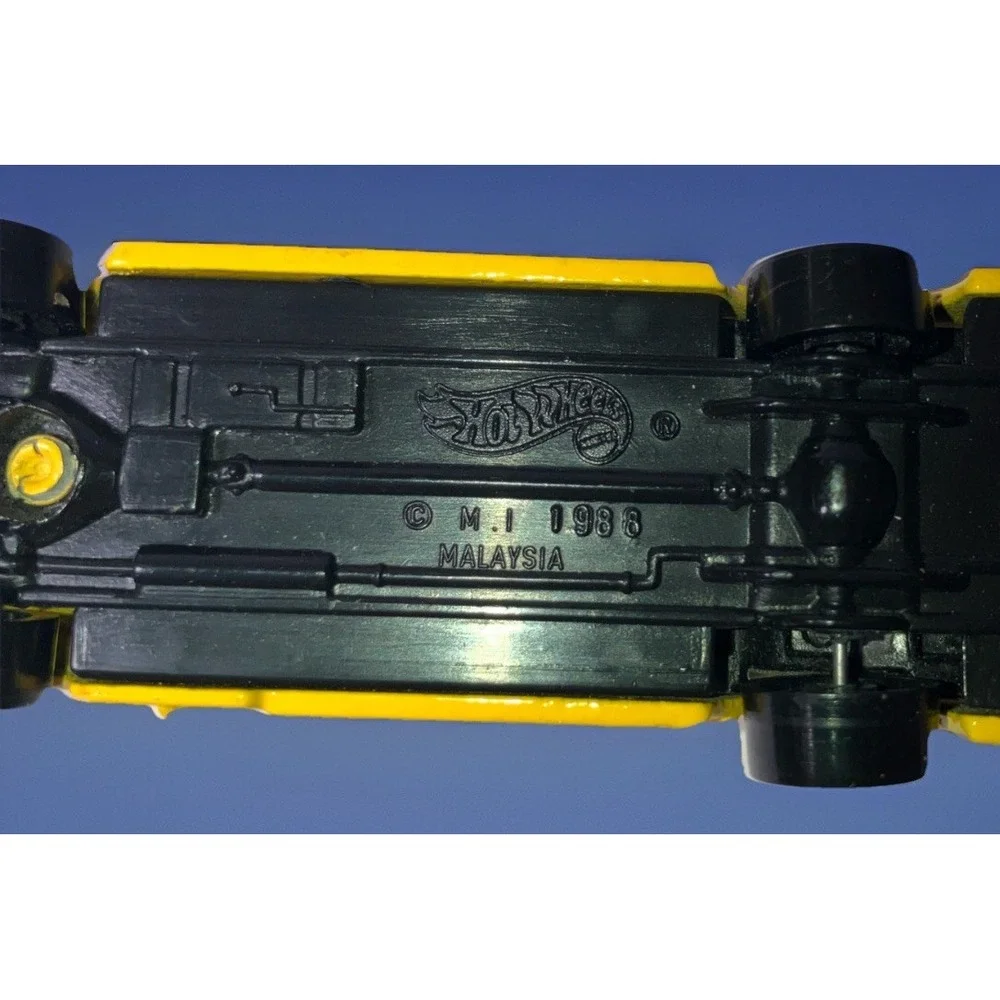 Hot Wheels  1988 yellow  school  bus.‎ Detailed nice